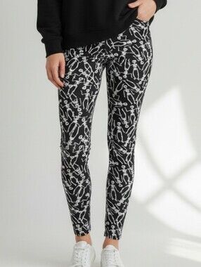 NWTSpooky Halloween Dancing Skeleton Leggings Black White Pattern Graphic Pants